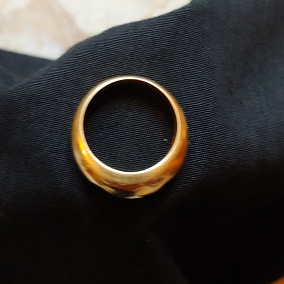 Ring - Picture 3 of 8